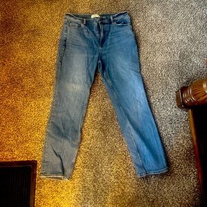 Abercrombie and Fitch the Slim Straight Ultra High Rise Jean size 31/12